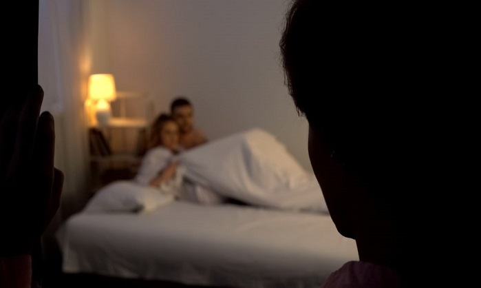 Khi vợ hoặc chồng ngoại tình: lỗi lầm nên nhìn cả 2 phía