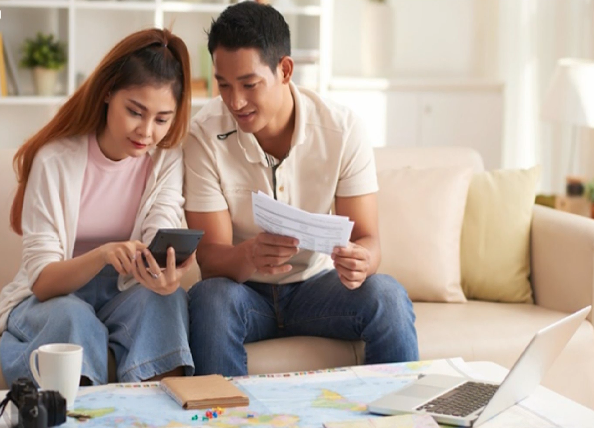 Quay lại với mối tình đầu sau 1 tháng ly hôn, thấy cuốn sổ chồng cũ để lại mà tôi suy sụp