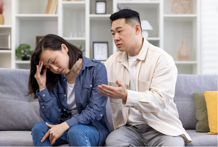 Nửa đêm nghe được cuộc điện thoại của chồng, nội dung khiến vợ đứng hình