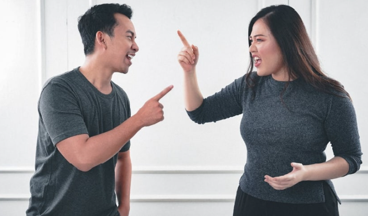 Mâu thuẫn vợ chồng chưa xử lý xong, em gái lại thêm lời khiến tôi điên đầu