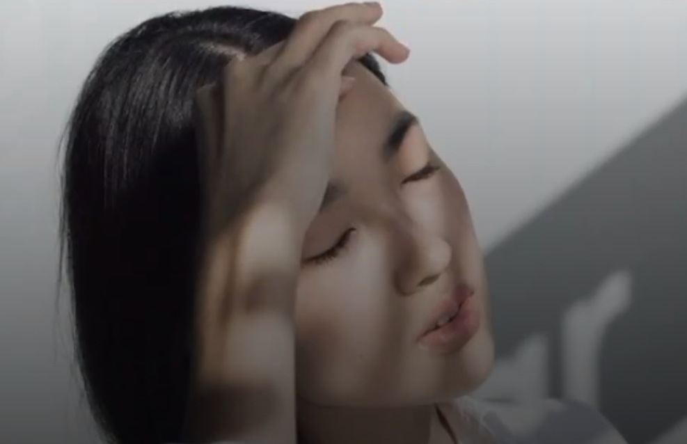 Bị soi xét từng lời ăn tiếng nói, con dâu 30 tuổi rơi vào rối loạn lo âu