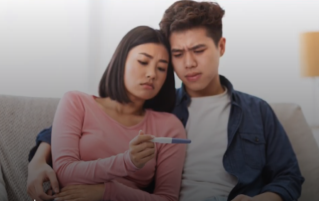 7 năm cưới mà không có con, ra tòa ly hôn vợ chồng ôm nhau khóc rưng rức