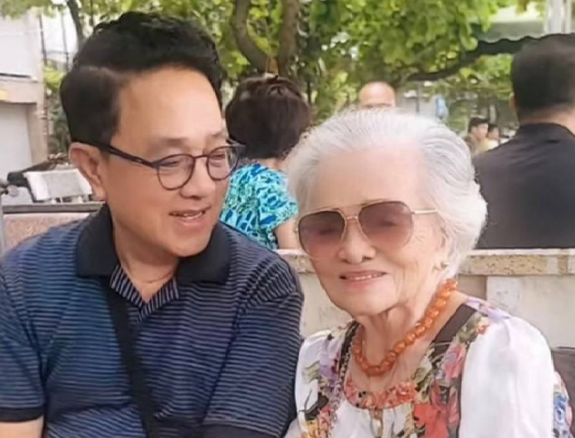 Món quà bất ngờ của người mẹ 99 tuổi một đời chắt chiu