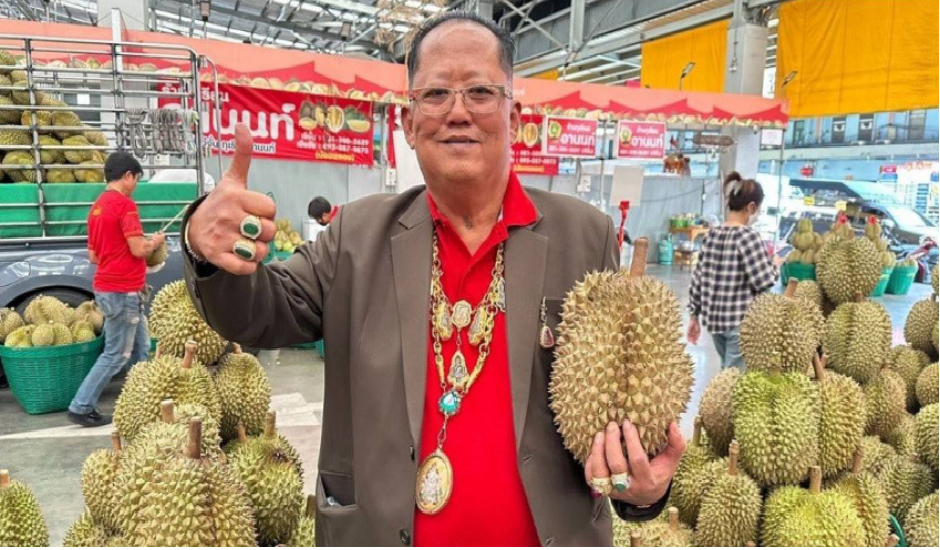 Chủ vựa sầu riêng xin lỗi vì treo thưởng 'xử lý' nhân tình của con trai Chủ vựa sầu riêng xin lỗi vì treo thưởng 'xử lý' nhân tình của con trai