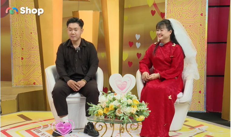 Chàng shipper đi dọn rác tình nguyện bất ngờ cưới được vợ xinh