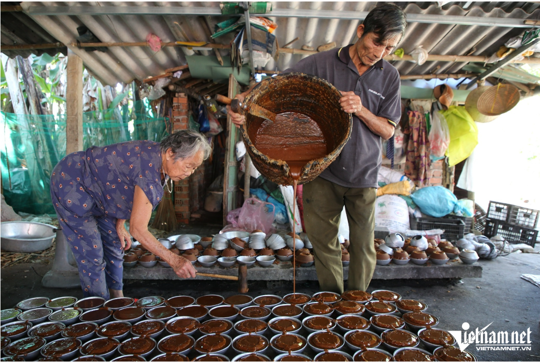 Người Đà Nẵng đỏ lửa từ đêm làm sản vật ngọt lịm dâng ông Công ông Táo