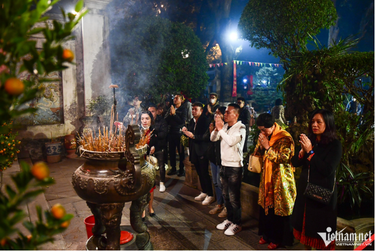 Vì sao người Việt quan niệm 'cúng cả năm không bằng Rằm tháng Giêng'?