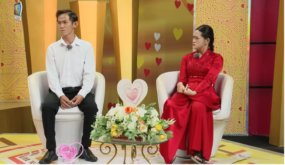 Anh thợ hồ lấy vợ khuyết tật, xúc động nói ‘xin lỗi vì cưới em lúc trắng tay’