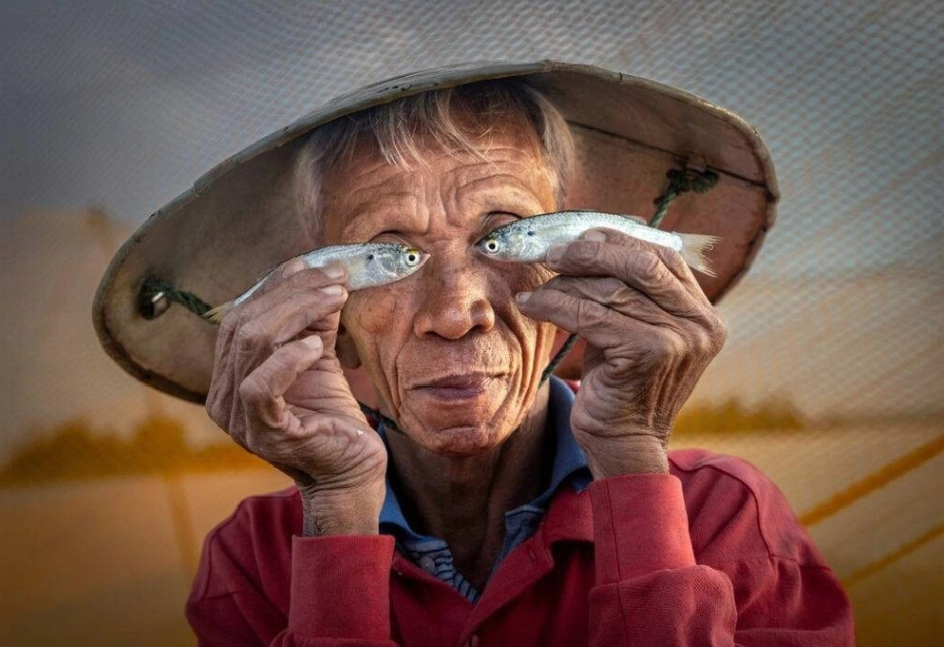 Gặp lão ngư Đà Nẵng trong bức ảnh đoạt giải nhất quốc tế đang gây sốt Gặp lão ngư Đà Nẵng trong bức ảnh đoạt giải nhất quốc tế đang gây sốt