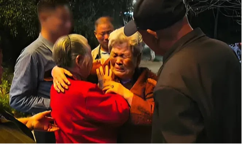 Trở về quê sau 60 năm, nhật ký của cụ bà 80 tuổi khiến nhiều người rơi lệ Trở về quê sau 60 năm, nhật ký của cụ bà 80 tuổi khiến nhiều người rơi lệ