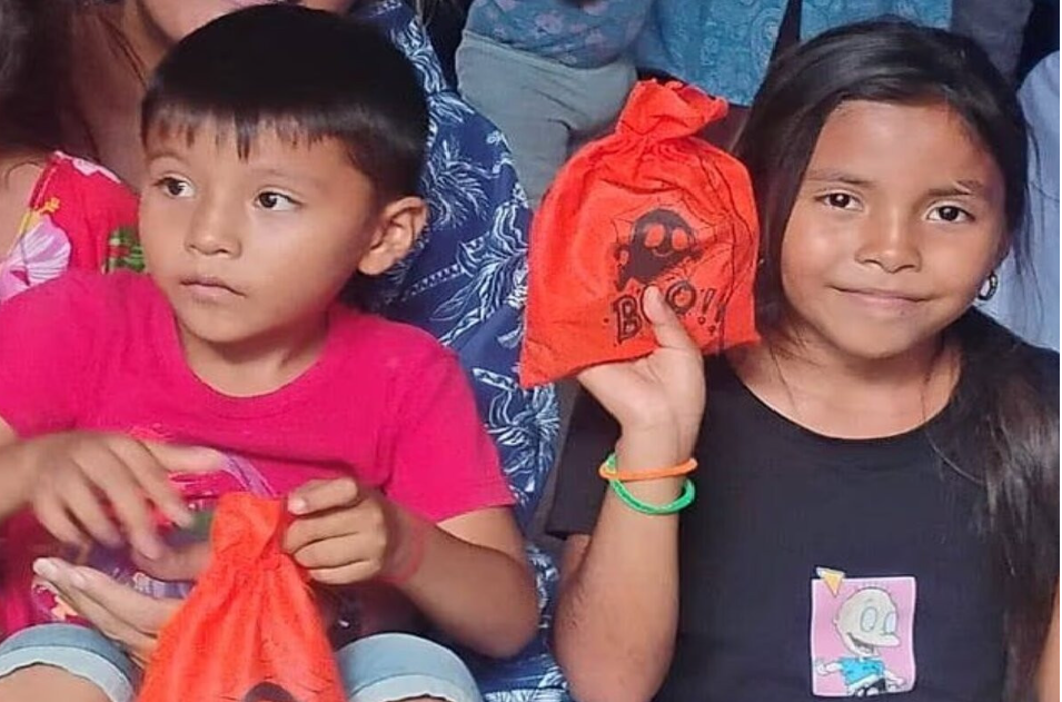 Bố mẹ ra ngoài chỉ 20 phút, chị em ở nhà chơi trốn tìm và cái kết đau lòng Bố mẹ ra ngoài chỉ 20 phút, chị em ở nhà chơi trốn tìm và cái kết đau lòng