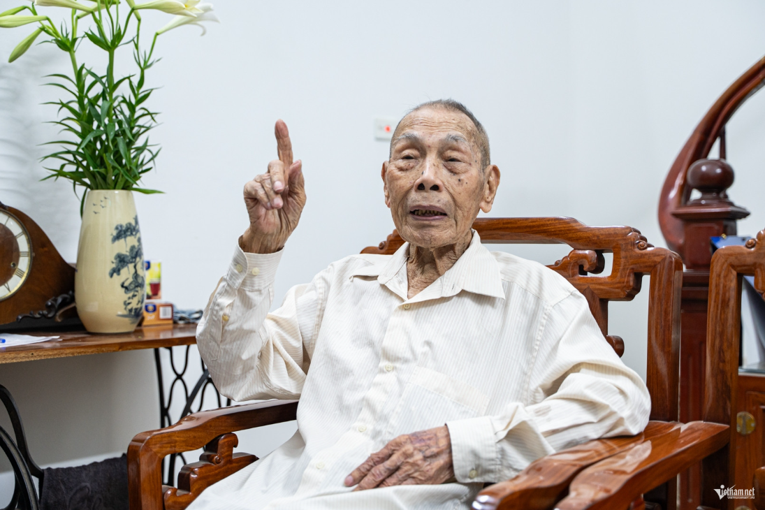 Cách dạy con không lời của cựu chiến binh 99 tuổi, từng làm cảnh vệ Phủ Chủ tịch
