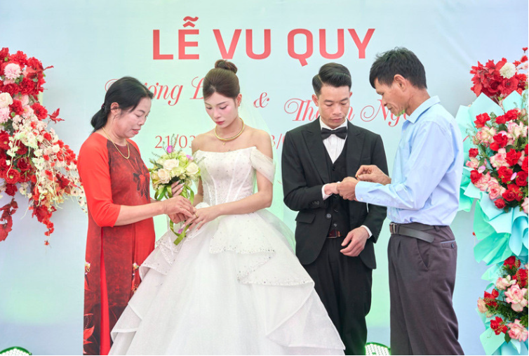 Con dâu tái hôn sau 10 năm góa bụa, bố mẹ chồng ở Phú Thọ làm 40 mâm cỗ gả đi
