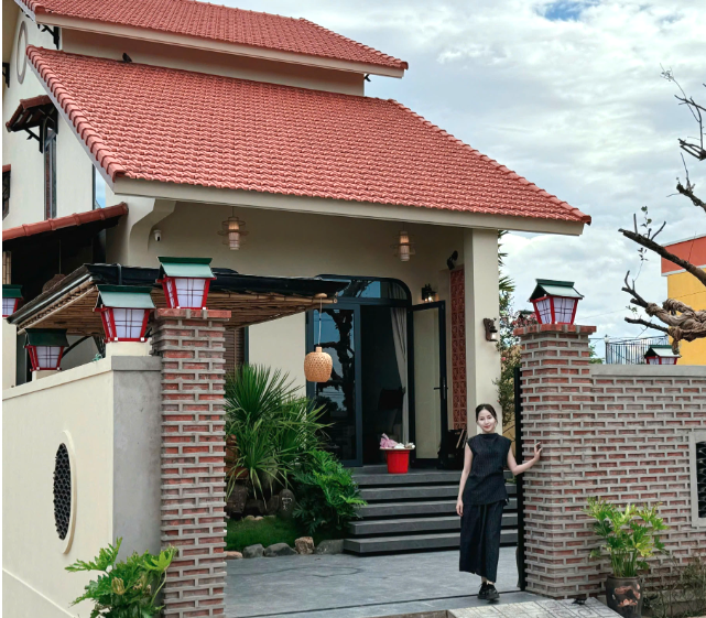 Chỉ xây nửa phần đất, vợ chồng Quảng Trị làm nhà mái ngói 'vừa lạ vừa quen' Chỉ xây nửa phần đất, vợ chồng Quảng Trị làm nhà mái ngói 'vừa lạ vừa quen'
