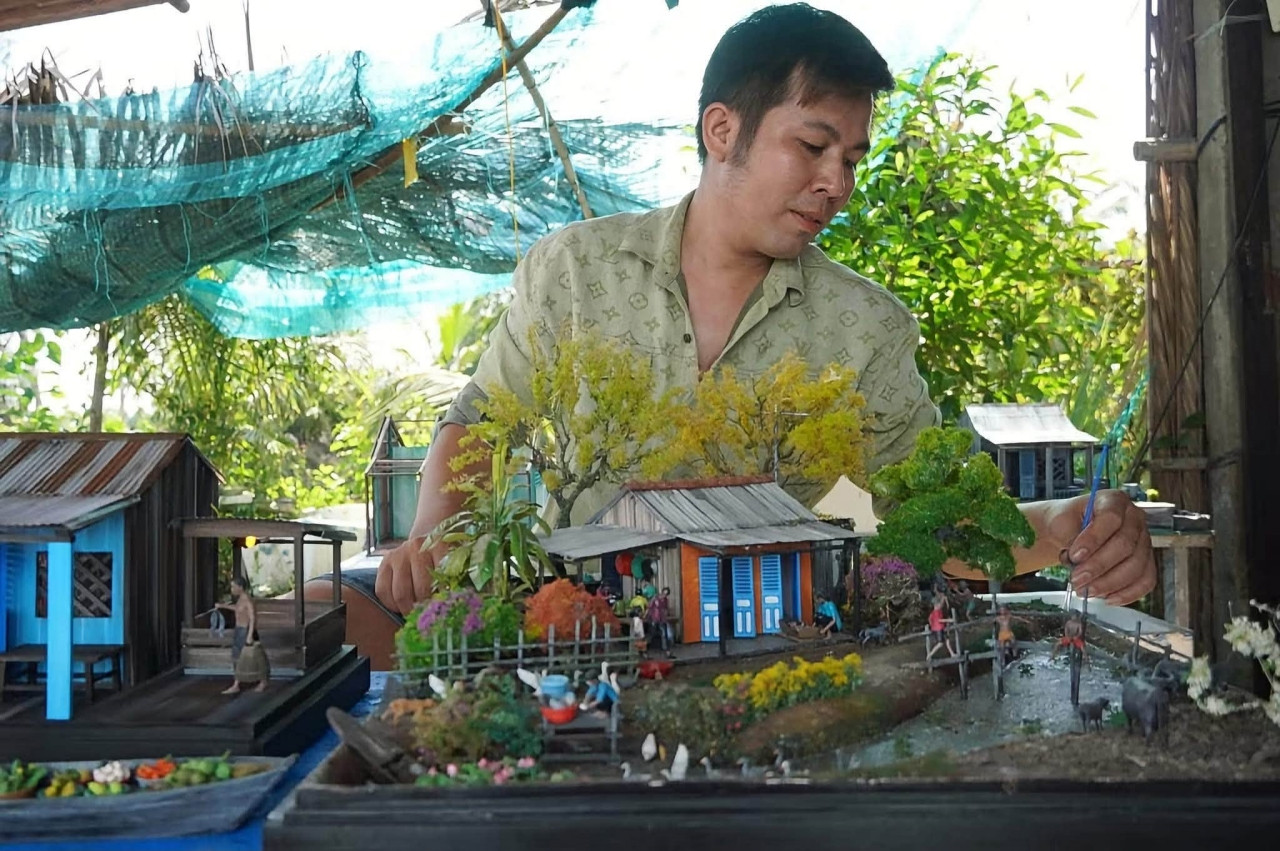 Vợ chồng Cà Mau biến đũa tre, vỏ lon bia thành những ngôi nhà đầy ký ức Vợ chồng Cà Mau biến đũa tre, vỏ lon bia thành những ngôi nhà đầy ký ức